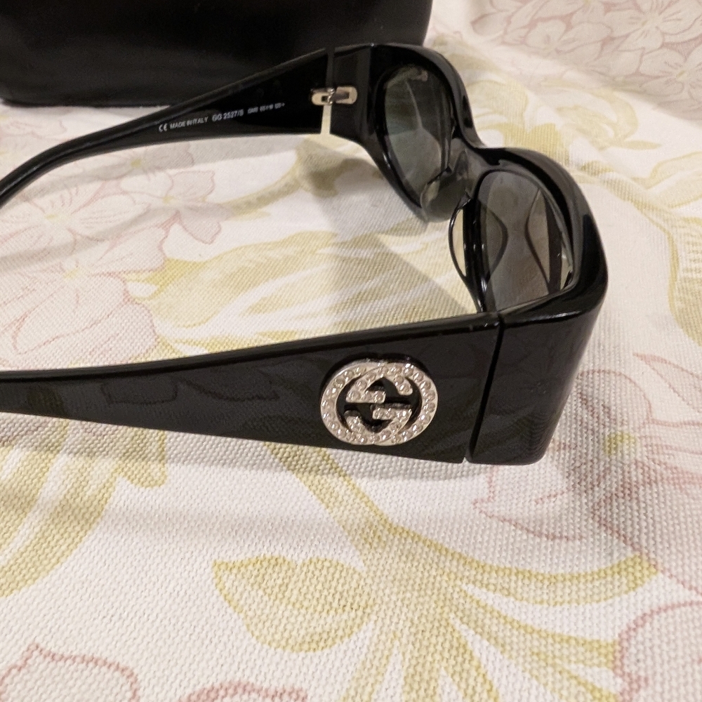 Gucci Vintage GG 2527S GM5 Notify Black and Green Women's Sunglasses - Picture 4 of 8